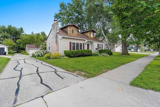 1313 LOST DAUPHIN ROAD, De Pere, WI 54115