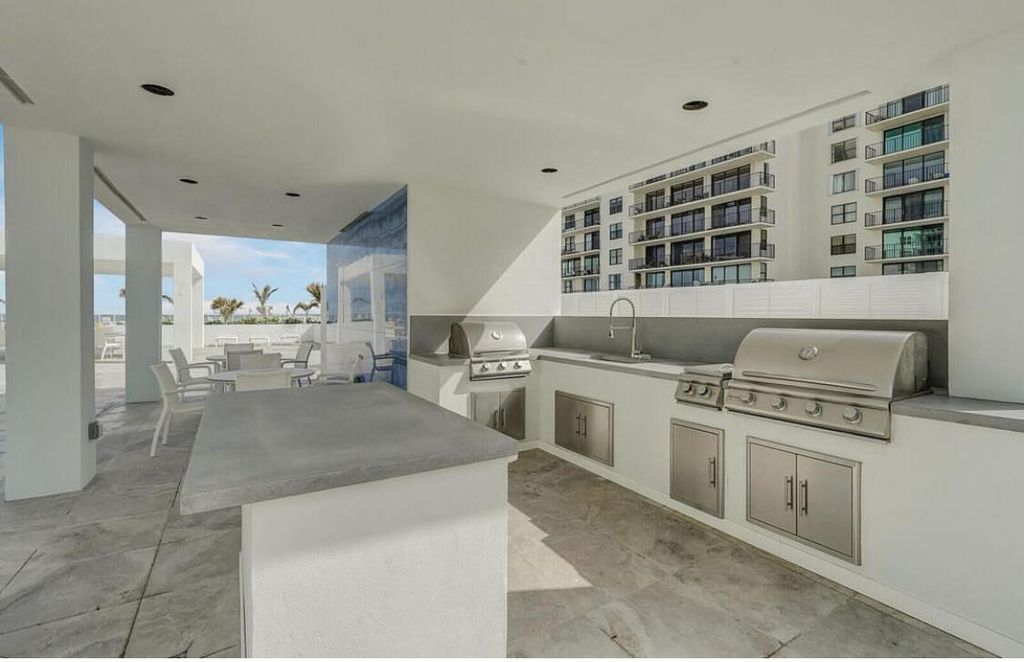 Image 12 of property listing at 3450 S Ocean Boulevard 611, Palm Beach, FL 33480