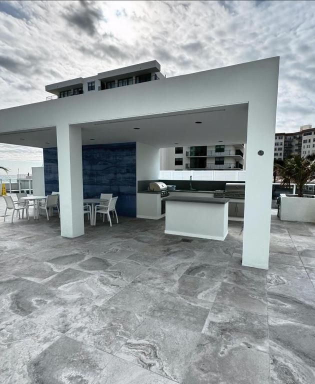 Image 13 of property listing at 3450 S Ocean Boulevard 611, Palm Beach, FL 33480