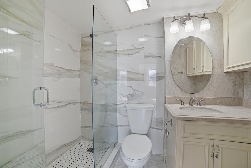 Image 26 of property listing at 3450 S Ocean Boulevard 611, Palm Beach, FL 33480