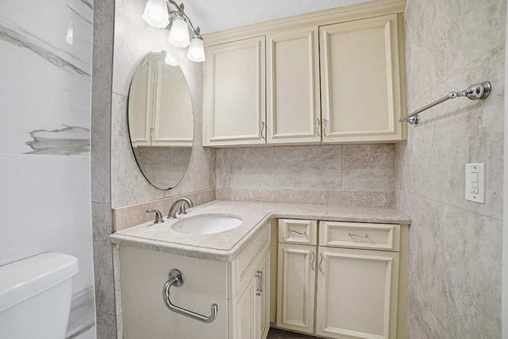 Image 27 of property listing at 3450 S Ocean Boulevard 611, Palm Beach, FL 33480