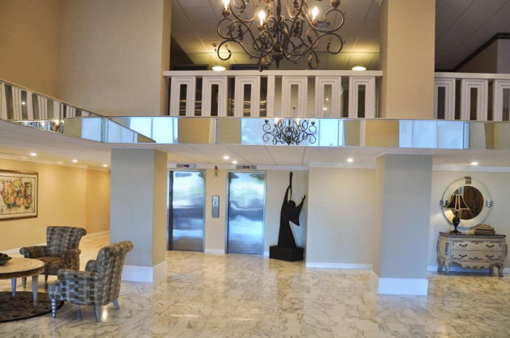 Image 3 of property listing at 3450 S Ocean Boulevard 611, Palm Beach, FL 33480