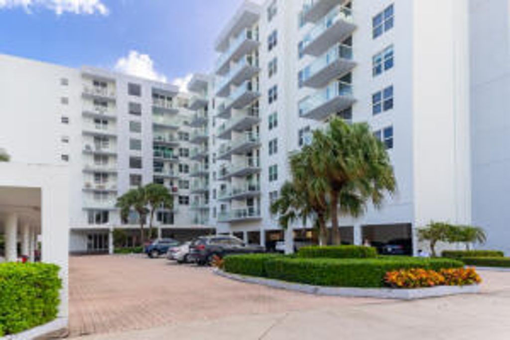 Image 5 of property listing at 3450 S Ocean Boulevard 611, Palm Beach, FL 33480