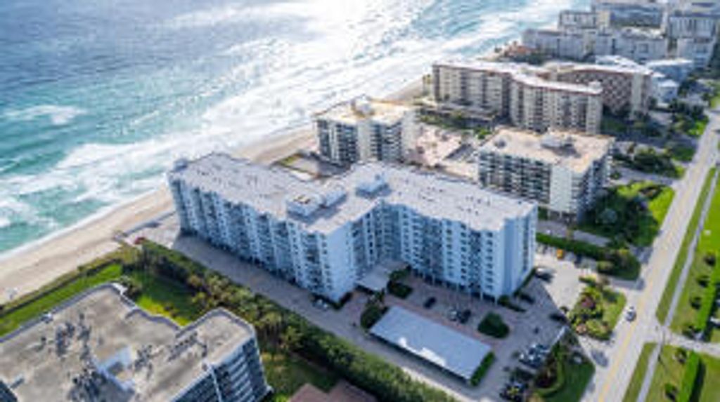 Image 6 of property listing at 3450 S Ocean Boulevard 611, Palm Beach, FL 33480