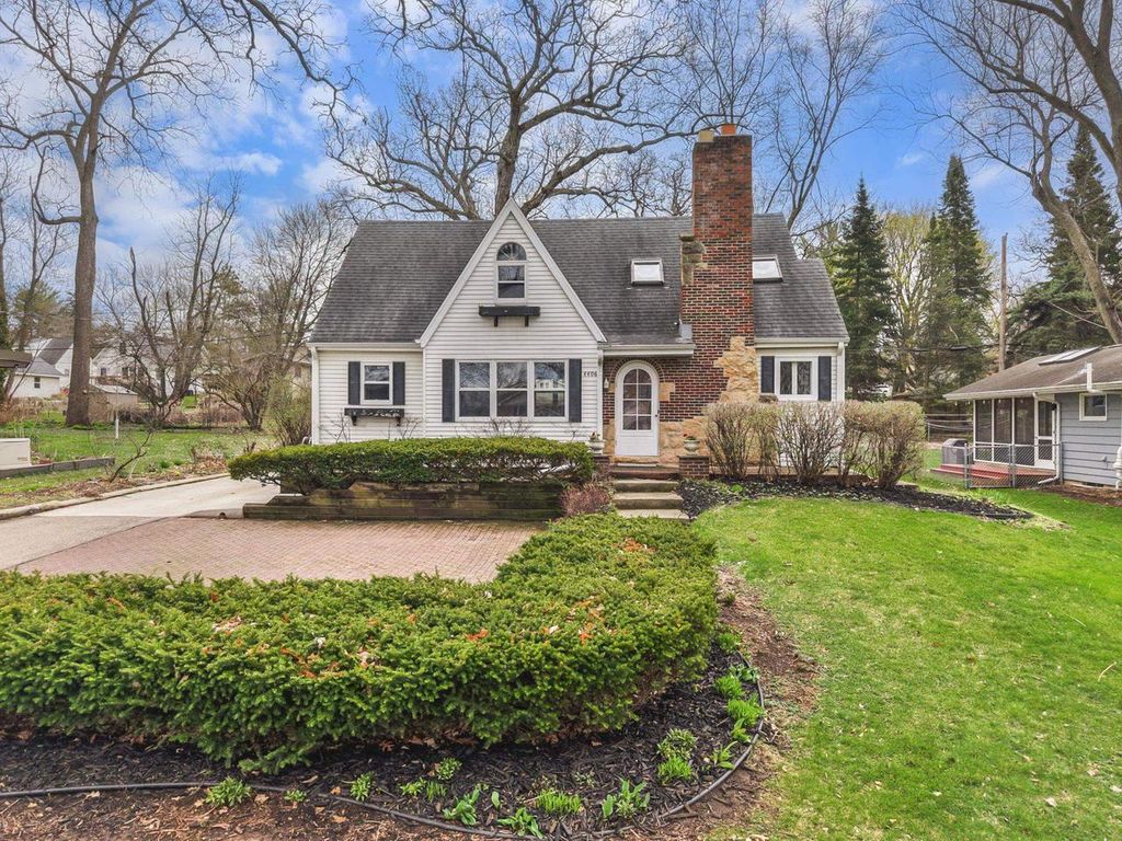 4406 Winnequah Road, Monona, WI 53716