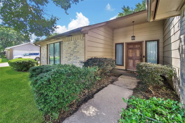 2820 Sugar Wood Drive, League City, TX 77573