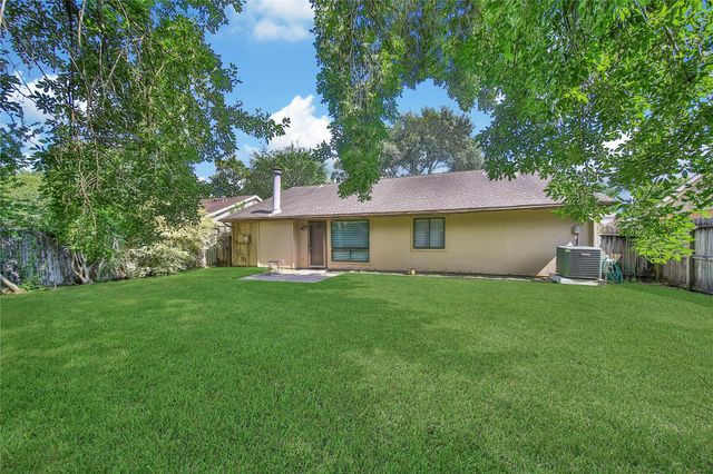 2820 Sugar Wood Drive, League City, TX 77573