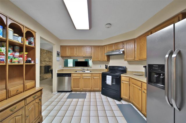 2820 Sugar Wood Drive, League City, TX 77573