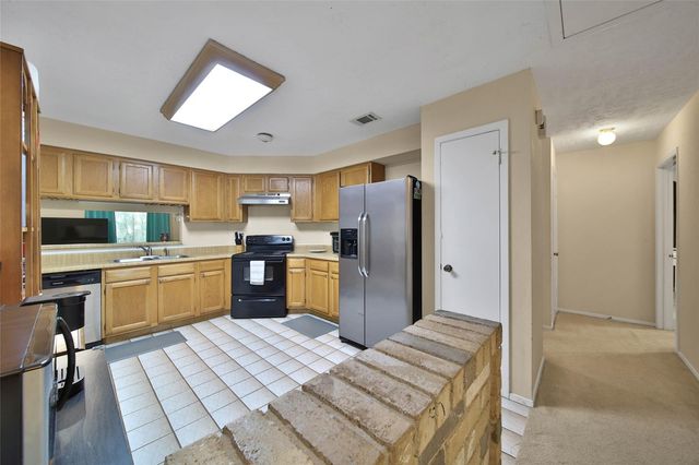 2820 Sugar Wood Drive, League City, TX 77573