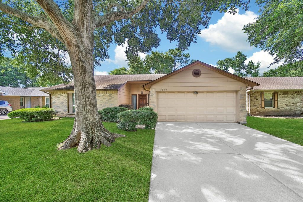 2820 Sugar Wood Drive, League City, TX 77573