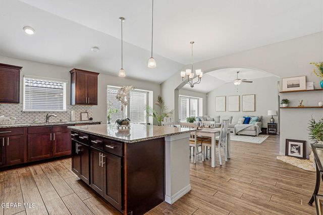 261 PENBRIDGE Place, El Paso, TX 79928