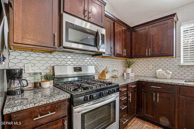 261 PENBRIDGE Place, El Paso, TX 79928