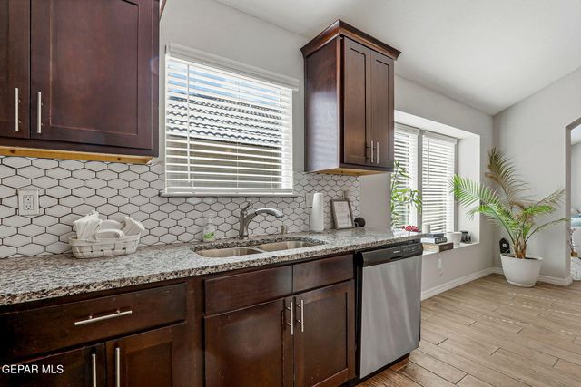 261 PENBRIDGE Place, El Paso, TX 79928