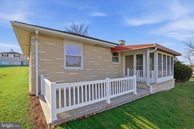 3340 MINTON DR, York, PA 17402