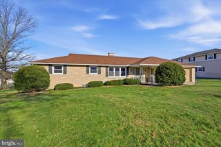 3340 MINTON DR, York, PA 17402