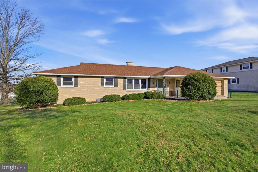 3340 MINTON DR, York, PA 17402