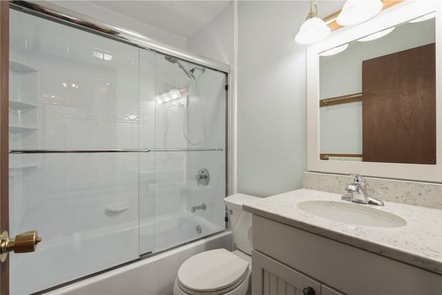 1630 Woodside Ct NW, Cedar Rapids, IA 52405