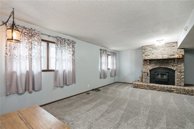 1630 Woodside Ct NW, Cedar Rapids, IA 52405