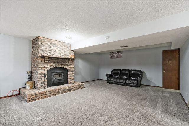 1630 Woodside Ct NW, Cedar Rapids, IA 52405