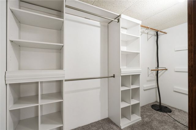 1630 Woodside Ct NW, Cedar Rapids, IA 52405