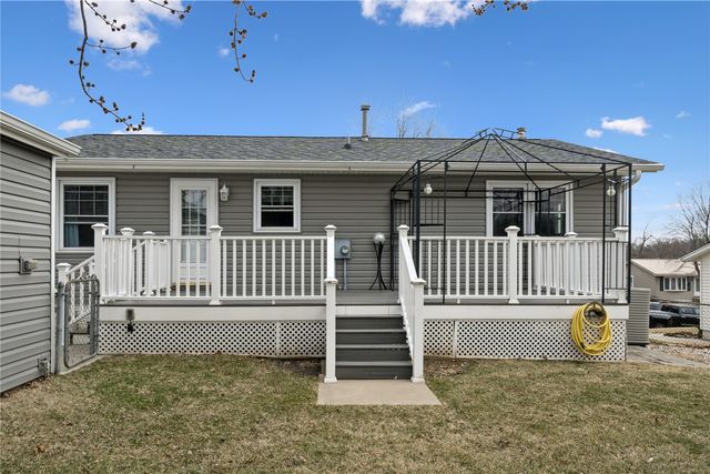 1630 Woodside Ct NW, Cedar Rapids, IA 52405