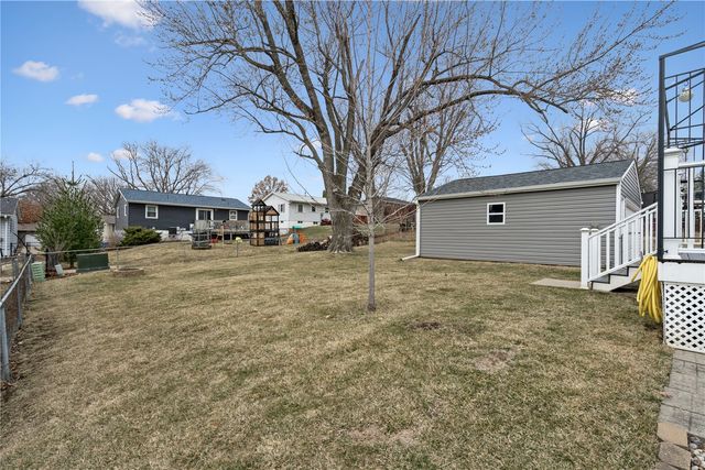 1630 Woodside Ct NW, Cedar Rapids, IA 52405