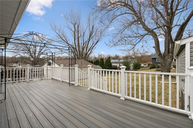 1630 Woodside Ct NW, Cedar Rapids, IA 52405