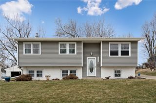 1630 Woodside Ct NW, Cedar Rapids, IA 52405