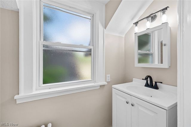 889 Grayton Road, Berea, OH 44017