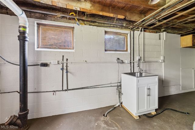 889 Grayton Road, Berea, OH 44017