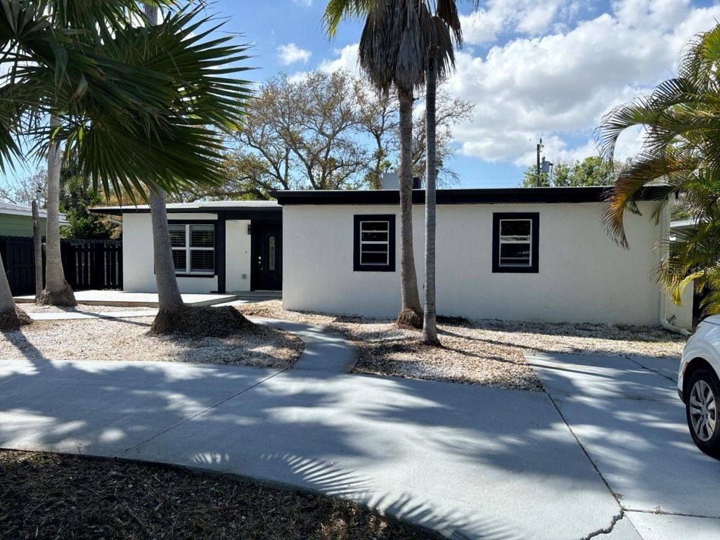 Image 1 of property listing at 3934 HUNTINGTON STREET NE, St Petersburg, FL 33703