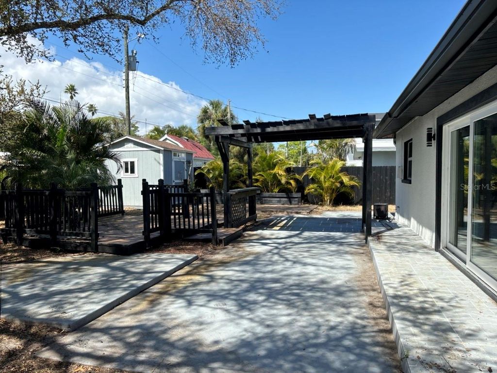 Image 2 of property listing at 3934 HUNTINGTON STREET NE, St Petersburg, FL 33703