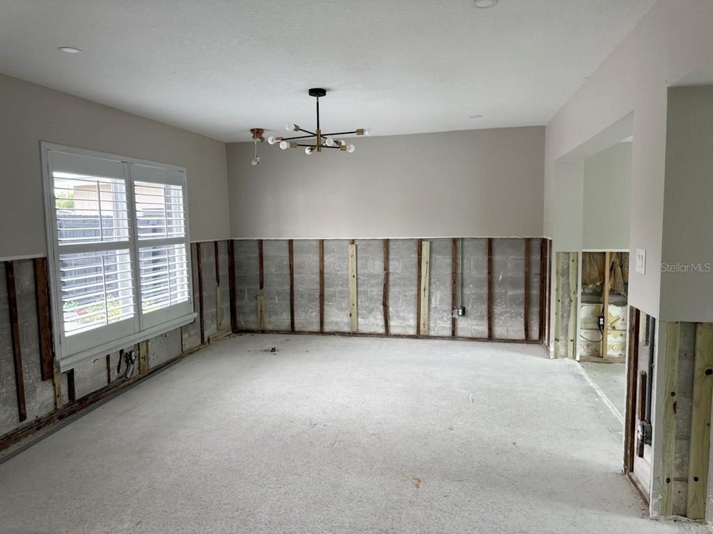 Image 11 of property listing at 3934 HUNTINGTON STREET NE, St Petersburg, FL 33703