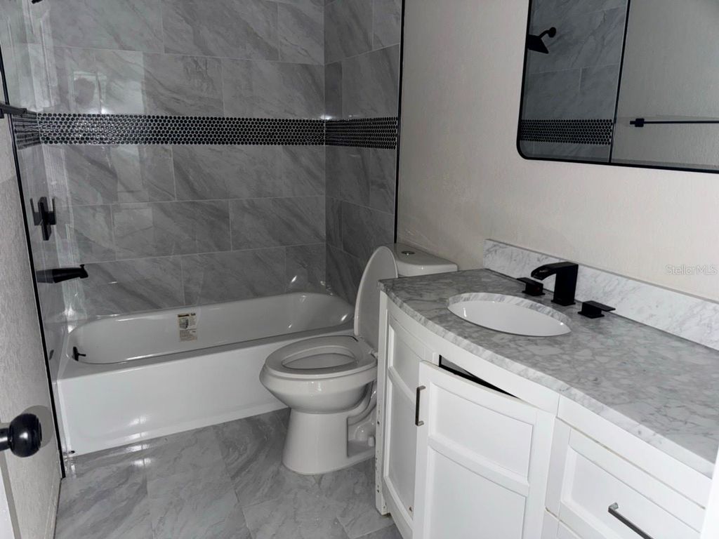 Image 14 of property listing at 3934 HUNTINGTON STREET NE, St Petersburg, FL 33703