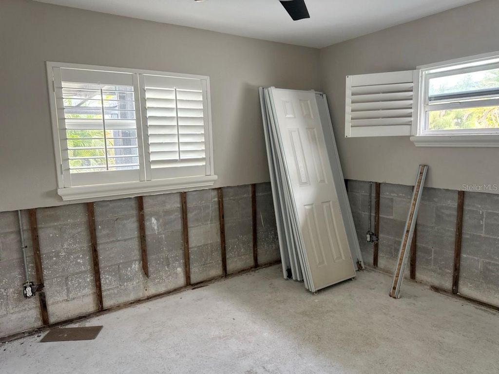 Image 16 of property listing at 3934 HUNTINGTON STREET NE, St Petersburg, FL 33703