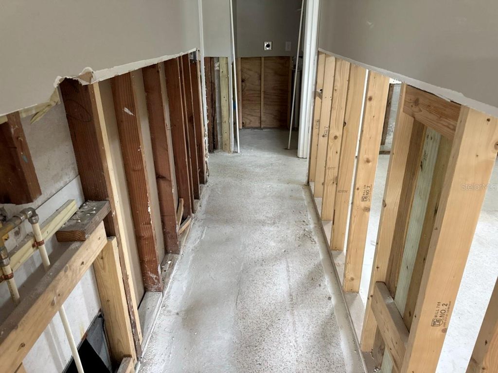 Image 21 of property listing at 3934 HUNTINGTON STREET NE, St Petersburg, FL 33703