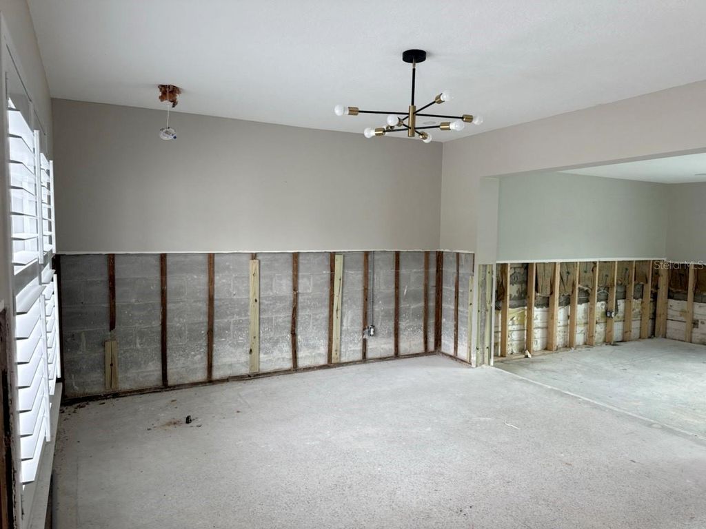 Image 8 of property listing at 3934 HUNTINGTON STREET NE, St Petersburg, FL 33703