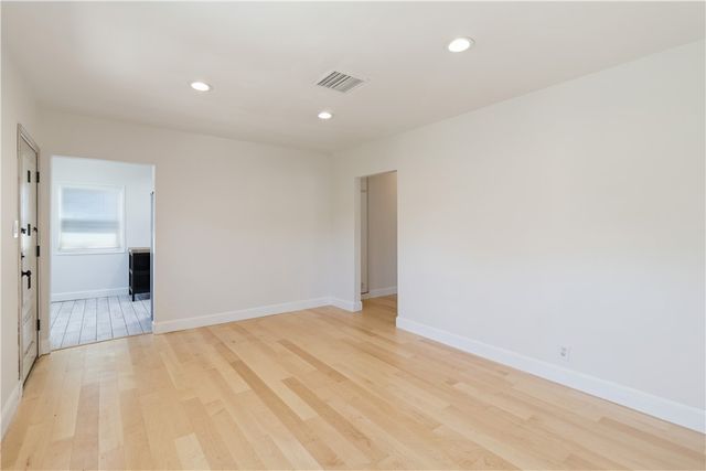 18328 Gresham, Northridge, CA 91325