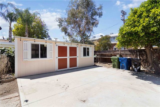 18328 Gresham, Northridge, CA 91325
