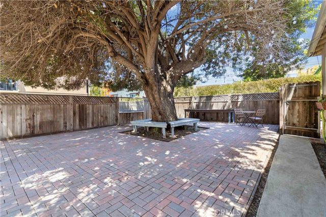 18328 Gresham, Northridge, CA 91325