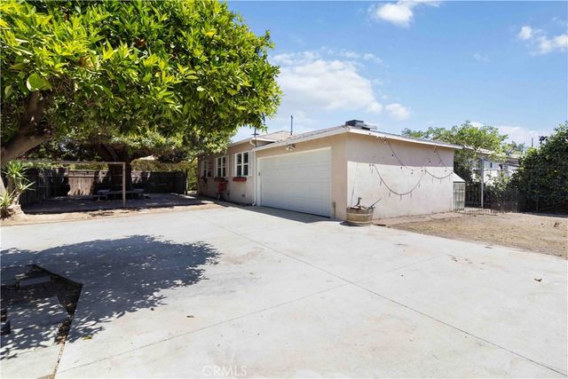 18328 Gresham, Northridge, CA 91325