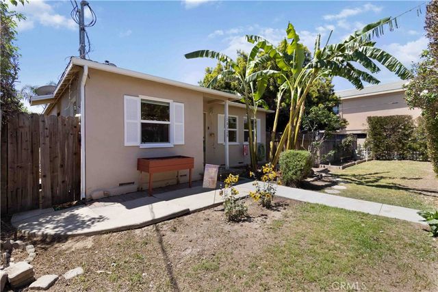 18328 Gresham, Northridge, CA 91325