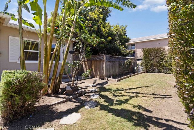 18328 Gresham, Northridge, CA 91325