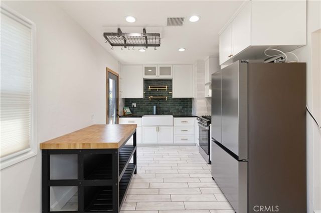 18328 Gresham, Northridge, CA 91325