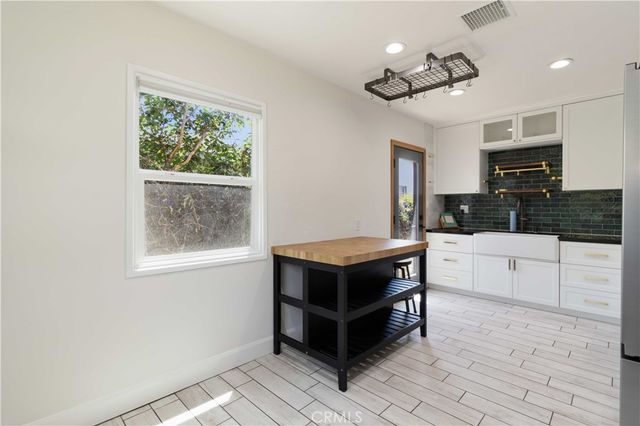 18328 Gresham, Northridge, CA 91325