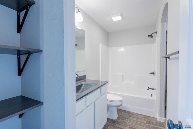 21872 ANTELOPE CREEK RD, Box Elder, SD 57719