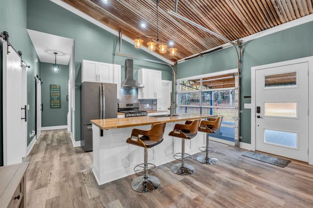 18 Davis Ln, Lawrenceburg, TN 38464