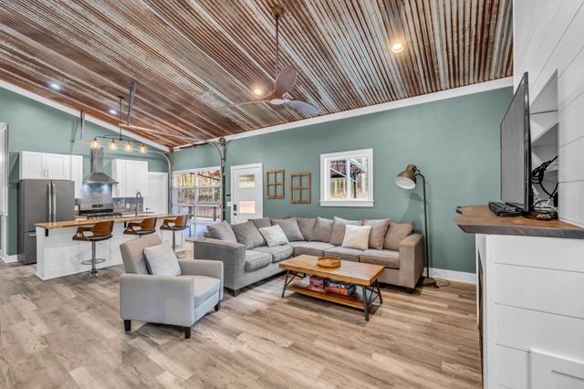 18 Davis Ln, Lawrenceburg, TN 38464