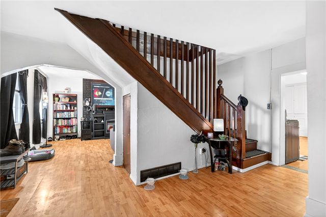 129 5th St, California, PA 15419