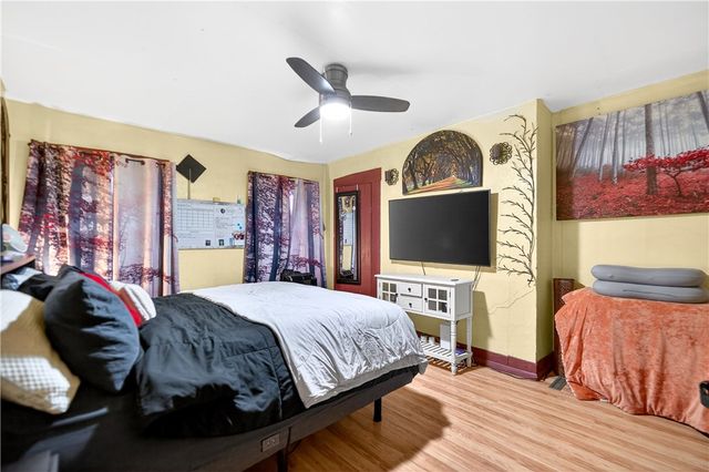 129 5th St, California, PA 15419